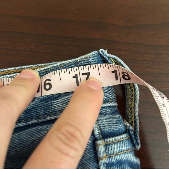 Levi's 501 Button Fly Jean Shorts Cutoff Frayed High Rise Light Wash 33 - Picture 12 of 13